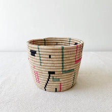 Load image into Gallery viewer, Rongo Basket Planter