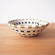 Load image into Gallery viewer, Gatonde Small Bowl