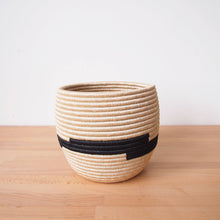 Load image into Gallery viewer, Runda Honey Pot Basket

