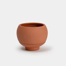 Load image into Gallery viewer, Sutton Self Watering Planter
